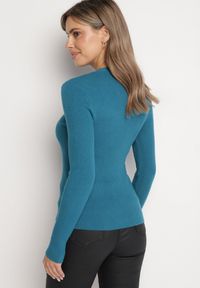 Born2be - Niebieski Sweter z Bawełną z Prążkowanego Materiału Ozdobiony Guzikami Zinfera. Okazja: na co dzień. Typ kołnierza: dekolt w serek. Kolor: niebieski. Materiał: prążkowany, bawełna, materiał. Wzór: aplikacja. Styl: klasyczny, casual #3