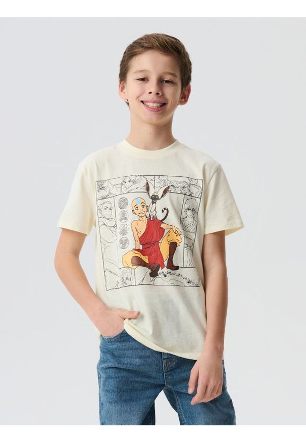 Sinsay - Bawełniana koszulka z nadrukiem The Last Airbender - kremowy. Kolor: kremowy. Materiał: bawełna. Wzór: nadruk