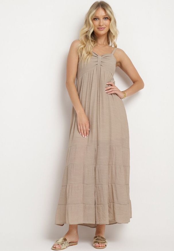 Born2be - Beżowa Sukienka z Bawełną na Regulowanych Ramiączkach z Elastyczną Gumką na Plecach Tinathias. Okazja: na spacer, na co dzień. Kolor: beżowy. Materiał: bawełna. Długość rękawa: na ramiączkach. Sezon: lato. Typ sukienki: proste. Styl: casual, klasyczny