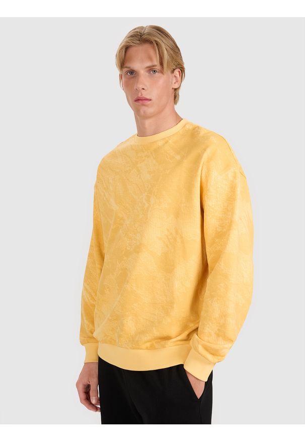 4f - 4F Bluza dresowa nierozpinana bez kaptura męska - żółta L. Okazja: na co dzień. Typ kołnierza: bez kaptura. Kolor: żółty. Materiał: dresówka. Wzór: gładki, ze splotem. Styl: casual, klasyczny, sportowy