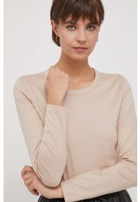 Calvin Klein longsleeve bawełniany kolor beżowy. Okazja: na co dzień. Kolor: beżowy. Materiał: bawełna. Długość rękawa: długi rękaw. Styl: casual