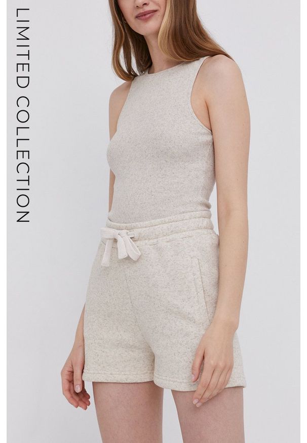 Answear Lab - answear.LAB X Paulina Krupińska Szorty z certyfikatem OEKO-TEX kolekcja limitowana Ethical Wardrobe. Kolor: beżowy. Materiał: włókno, dzianina, dresówka, materiał. Styl: wakacyjny