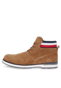 TOMMY HILFIGER - Tommy Hilfiger Trapery Core Hilfiger Suede Boot FM0FM04800 Brązowy. Kolor: brązowy