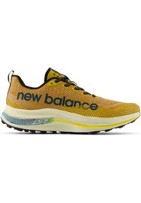 Buty męskie New Balance FuelCell SuperComp Trail MTTRXCY1 – brązowe. Okazja: na co dzień. Kolor: brązowy. Materiał: guma, syntetyk, włókno, materiał. Szerokość cholewki: normalna. Sport: fitness, wspinaczka, bieganie