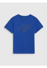 4f - T-shirt z nadrukiem chłopięcy - niebieski. Okazja: na co dzień. Kolor: niebieski. Materiał: jersey, dzianina, bawełna. Długość rękawa: krótki rękaw. Długość: krótkie. Wzór: nadruk. Sezon: lato. Styl: sportowy, casual, klasyczny