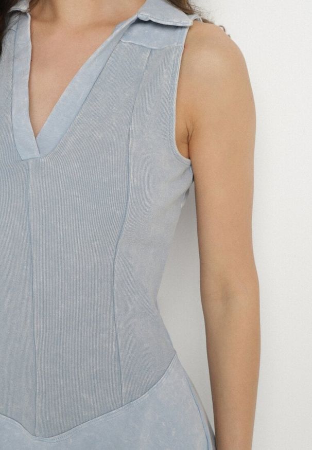 Born2be - Jasnoniebieska Bawełniana Rozkloszowana Sukienka z Dekoltem w Serek Siliorea. Okazja: na co dzień. Typ kołnierza: dekolt w serek. Kolor: niebieski. Materiał: bawełna. Typ sukienki: rozkloszowane. Styl: wizytowy, casual, elegancki