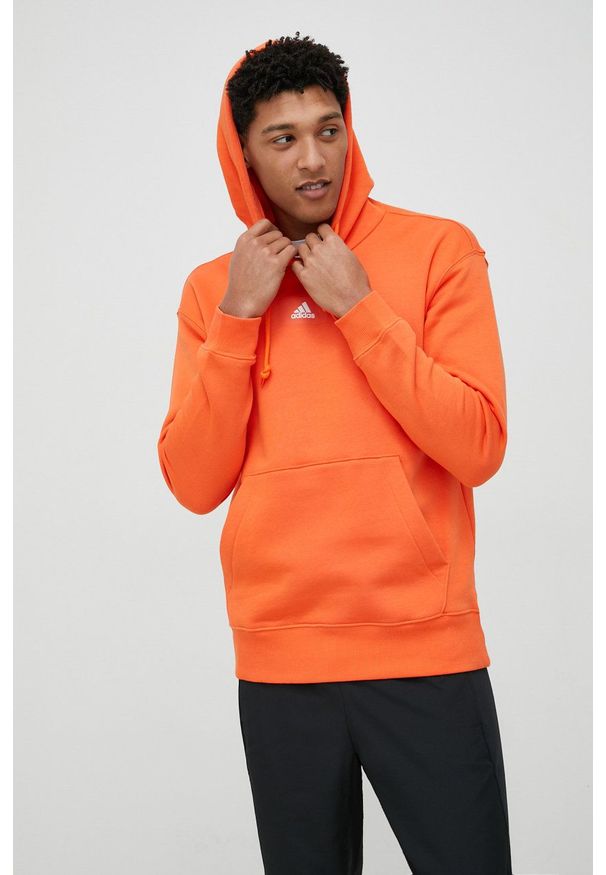 Adidas - adidas bluza męska kolor pomarańczowy z kapturem gładka. Typ kołnierza: kaptur. Kolor: pomarańczowy. Materiał: bawełna, materiał, dzianina. Wzór: gładki