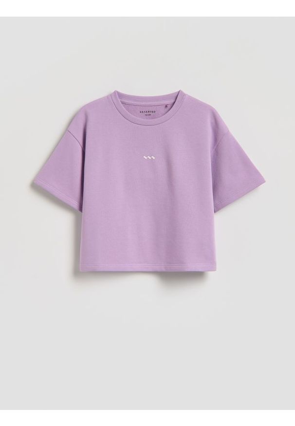 Reserved - Luźny t-shirt z nadrukiem - lawendowy. Kolor: fioletowy. Materiał: bawełna. Wzór: nadruk