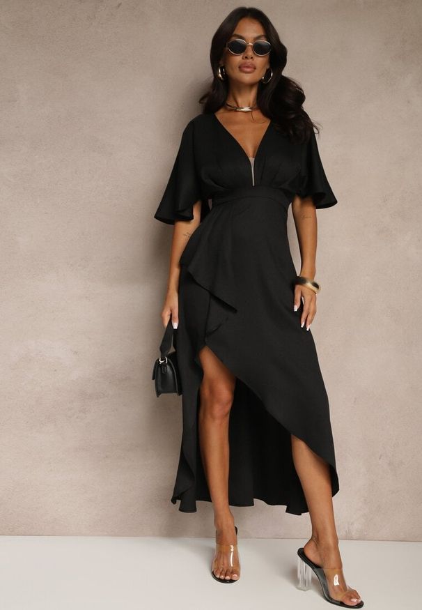 Renee - Czarna Asymetryczna Sukienka Koktajlowa Vices Ozdobiona Falbanką Nelioraia. Okazja: na imprezę. Kolor: czarny. Materiał: lakier. Wzór: aplikacja. Sezon: wiosna, lato. Typ sukienki: asymetryczne. Styl: wizytowy