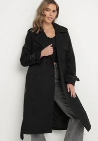 Born2be - Czarny Dwurzędowy Płaszcz Typu Trencz z Paskiem z Klamrą Mailana. Okazja: na spotkanie biznesowe. Kolor: czarny. Materiał: jeans. Wzór: paski. Styl: klasyczny, biznesowy, elegancki
