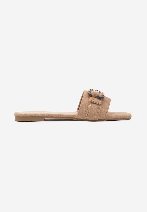 Born2be - Ciemnobeżowe Klapki z Klamrą i Kwadratowym Noskiem Gavrina. Okazja: na co dzień. Kolor: beżowy. Materiał: jeans. Obcas: na obcasie. Styl: elegancki, klasyczny, casual. Wysokość obcasa: niski