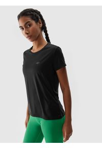 4f - Koszulka do biegania szybkoschnąca damska - czarna. Kolor: czarny. Materiał: włókno, materiał, syntetyk, dzianina. Długość: krótkie. Wzór: gładki, ze splotem. Sport: bieganie, fitness