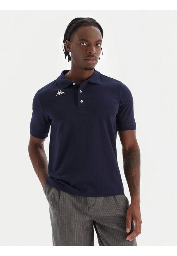 Kappa Polo Logo Sharas Mss 302B3D0 Granatowy Regular Fit. Typ kołnierza: polo. Kolor: niebieski. Materiał: bawełna