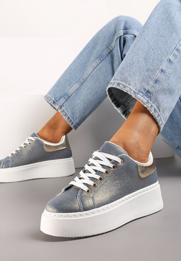 Born2be - Niebiesko-Złote Sneakersy na Grubej Platformie z Cholewką przed Kostkę Nucaria. Wysokość cholewki: przed kostkę. Nosek buta: okrągły. Zapięcie: sznurówki. Kolor: niebieski. Materiał: materiał. Szerokość cholewki: normalna. Obcas: na platformie. Wysokość obcasa: średni