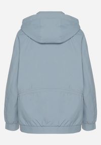 Born2be - Niebieska Kurtka Parka o Pudełkowym Kroju ze Ściągaczem w Talii i Kapturem Sesoliena. Okazja: na spacer, na co dzień. Kolor: niebieski. Materiał: jeans. Długość rękawa: długi rękaw. Długość: długie. Styl: casual, elegancki #3