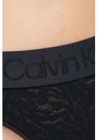 Calvin Klein Underwear stringi kolor czarny z koronki. Kolor: czarny. Materiał: koronka. Wzór: koronka #2