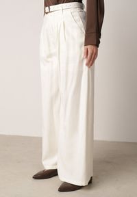 Born2be - Białe Szerokie Spodnie Wiskozowe w Garniturowym Stylu z Paskiem Qera. Okazja: na co dzień. Kolor: biały. Materiał: wiskoza. Styl: casual, elegancki, klasyczny #2