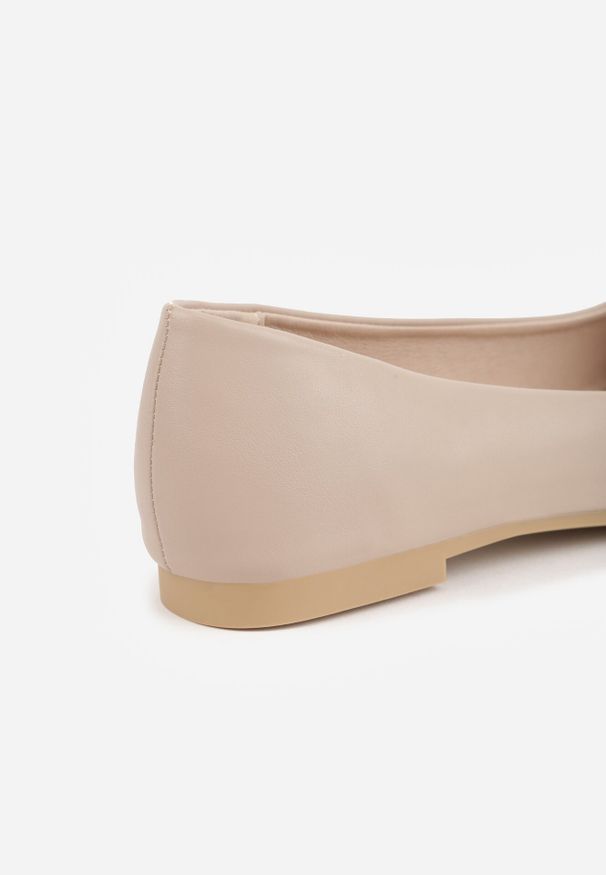 Born2be - Beżowe Eleganckie Balerinki z Kwadratowym Noskiem i Ozdobną Klamerką Helliana. Okazja: na spotkanie biznesowe, na co dzień, do pracy. Kolor: beżowy. Materiał: jeans. Sezon: lato. Styl: elegancki