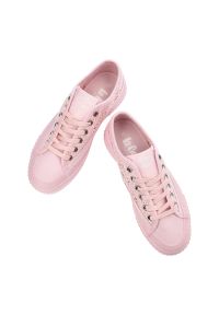 Różowe Koronkowe Trampki Lee Cooper Eleganckie Obuwie Damskie. Okazja: na co dzień. Kolor: różowy. Materiał: koronka. Styl: elegancki #7