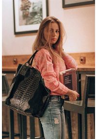 Vera pelle - Shopper bag skórzany czarny croco L94. Kolor: czarny. Wzór: aplikacja. Dodatki: z breloczkiem, z frędzlami. Materiał: skórzane. Styl: casual #1