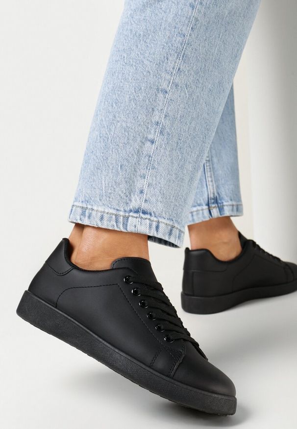 Born2be - Czarne Sneakersy na Płaskiej Podeszwie z Okrągłym Noskiem Tamiaha. Okazja: na co dzień. Nosek buta: okrągły. Kolor: czarny. Materiał: jeans. Obcas: na płaskiej podeszwie. Sport: fitness