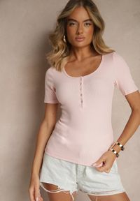 Renee - Różowy Bawełniany T-shirt Prążkowany z Guzikami Florvivi. Kolor: różowy. Materiał: bawełna, prążkowany. Sezon: lato