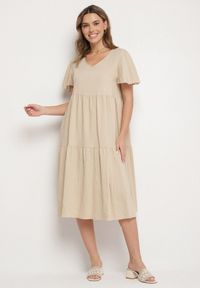 Born2be - Jasnobeżowa Wiskozowa Sukienka Rozkloszowana z Dekoltem V Natilenia. Okazja: na co dzień. Kolor: beżowy. Materiał: wiskoza. Styl: elegancki, casual, klasyczny #1