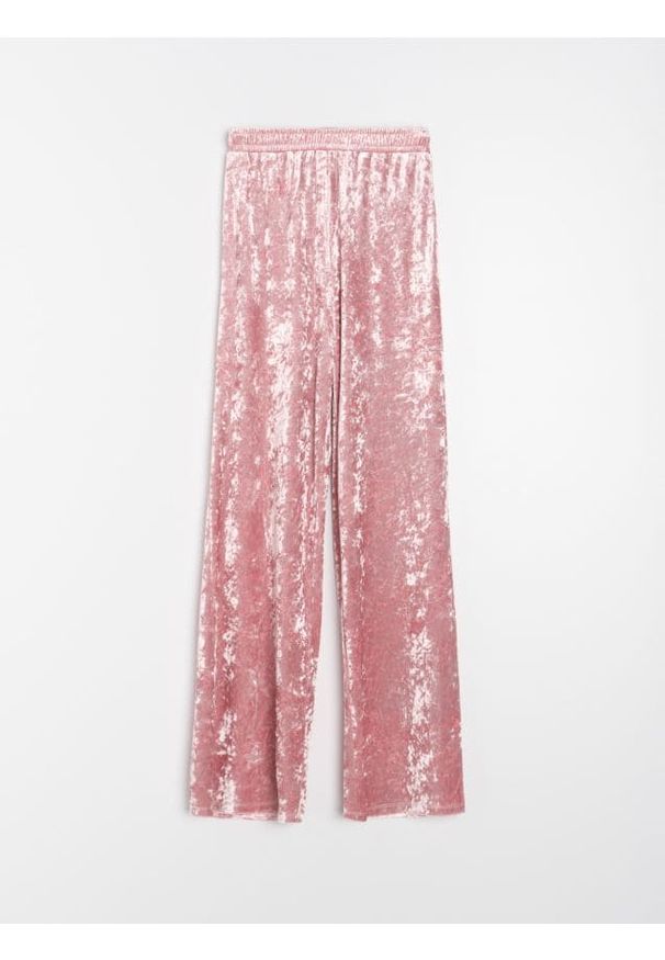 Sinsay - Spodnie wide leg z gniecionego weluru - różowy. Kolor: różowy. Materiał: welur