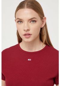 Tommy Jeans t-shirt damski kolor bordowy. Okazja: na co dzień. Kolor: czerwony. Materiał: bawełna, dzianina, prążkowany. Wzór: aplikacja. Styl: casual #4