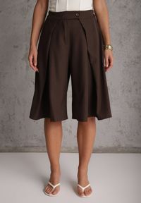 Renee - Brązowe Szeroki Szorty Eleganckie Bermudy High Waist z Zaszewkami w Talii Choniala. Okazja: na spotkanie biznesowe. Stan: podwyższony. Kolor: brązowy. Styl: elegancki #2