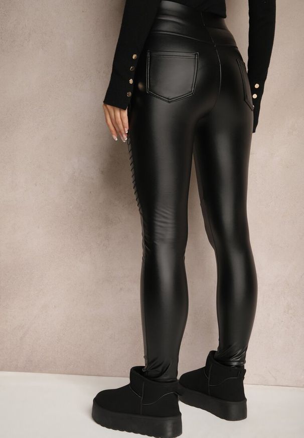 Renee - Czarne Spodnie z Ekoskóry Skinny High Waist Ocieplane Polarową Wyściółką Lavimi. Okazja: na spacer, na co dzień. Stan: podwyższony. Kolor: czarny. Materiał: polar. Wzór: aplikacja. Styl: elegancki, casual