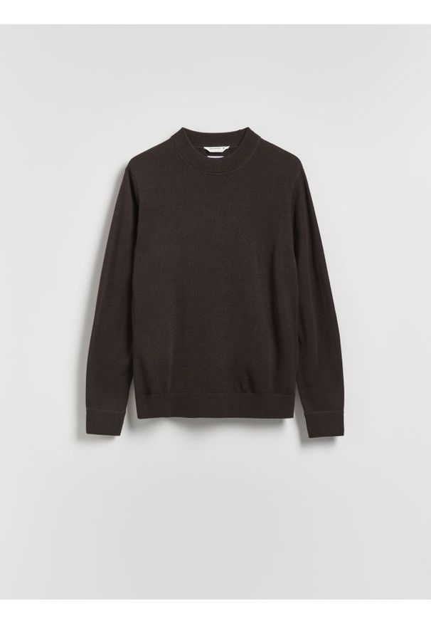 Reserved - Sweter z wełny merino - ciemnobrązowy. Kolor: brązowy. Materiał: wełna