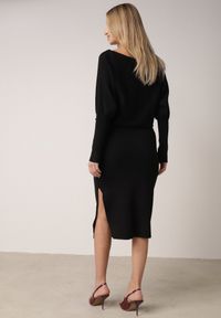 Born2be - Czarna Dzianinowa Sukienka z Wiskozą o Nietoperzowym Kroju z Dekoltem w Łódkę Tisan. Okazja: na co dzień, na spotkanie biznesowe. Typ kołnierza: dekolt w łódkę. Kolor: czarny. Materiał: dzianina, wiskoza. Styl: casual, biznesowy #7
