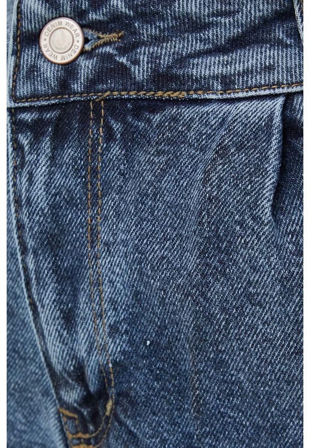 Answear Lab szorty jeansowe damskie gładkie high waist. Stan: podwyższony. Kolor: niebieski. Materiał: jeans. Wzór: gładki. Styl: wakacyjny