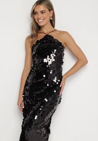 Born2be - Czarna Asymetryczna Sukienka Bogato Zdobiona Cekinami z Wiązaniem na Plecach Lericie. Kolor: czarny. Wzór: aplikacja. Typ sukienki: asymetryczne #5