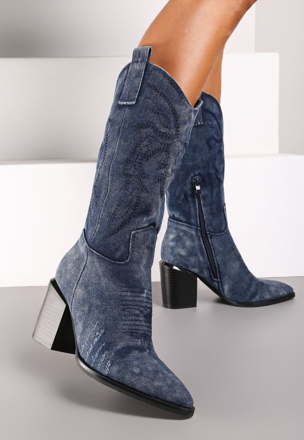 Born2be - Granatowe Botki Kowbojki na Obcasie z Haftem Laora. Kolor: niebieski. Materiał: jeans. Wzór: haft. Obcas: na obcasie. Styl: boho, elegancki, klasyczny. Wysokość obcasa: średni