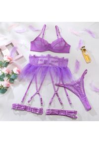 Intica - Komplet bielizny z tiulowym pasem i koronkowymi akcentami na wieczór Kaho. Kolor: fioletowy. Materiał: tiul, koronka. Wzór: paski