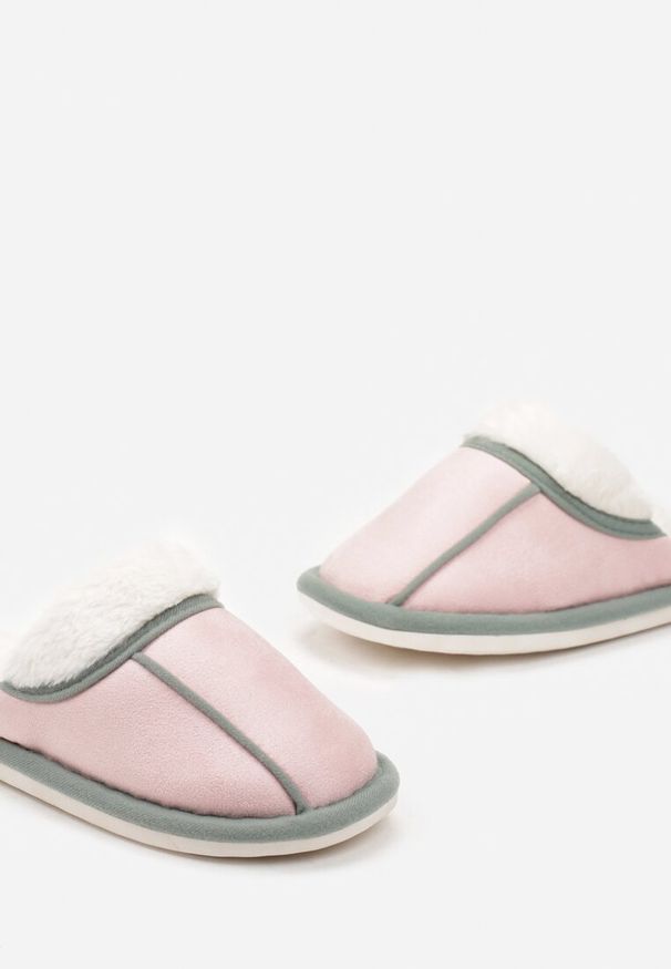 Renee - Różowe Wsuwane Kapcie z Przeszyciami Wyścielone Futerkiem Dyranthia. Zapięcie: bez zapięcia. Kolor: różowy. Materiał: futro