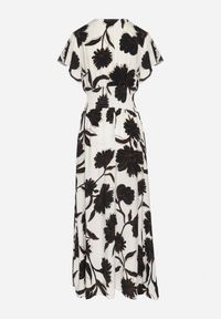 Born2be - Czarna Wiskozowa Sukienka Rozkloszowana w Kwiaty Arisona. Okazja: na randkę. Typ kołnierza: dekolt w kształcie V. Kolor: czarny. Materiał: wiskoza. Wzór: kwiaty. Sezon: wiosna, lato #7