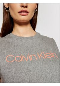 Calvin Klein T-Shirt Core Logo K20K202018 Szary Regular Fit. Kolor: szary. Materiał: bawełna #5