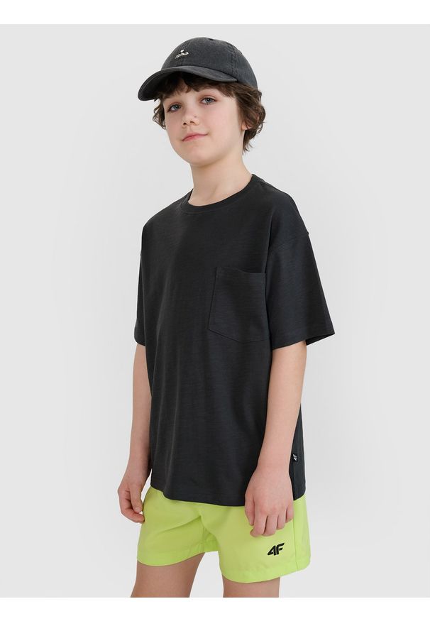 4f - 4F T-shirt oversize gładki chłopięcy - czarny 134 (8-9 lat). Okazja: na co dzień. Kolor: czarny. Materiał: bawełna, tkanina, jersey. Długość rękawa: krótki rękaw. Długość: krótkie. Wzór: gładki. Sezon: lato. Styl: klasyczny, elegancki, sportowy, casual