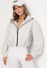 Born2be - Biała Kurtka Wiatrówka o Kroju Oversize Natilessa. Okazja: na spacer, na co dzień. Kolor: biały. Materiał: jeans. Długość rękawa: długi rękaw. Długość: długie. Sezon: wiosna. Styl: casual #6