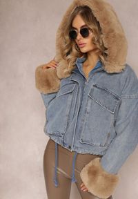 Renee - Niebiesko-Ciemnobeżowa Oversizowa Zimowa Kurtka Jeansowa z Bawełny z Ozdobnym Futerkiem Nicce. Kolor: niebieski. Materiał: futro, jeans, bawełna. Wzór: aplikacja. Sezon: zima #3