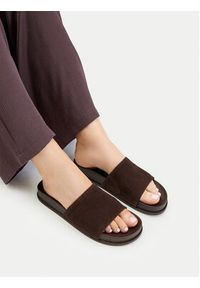 Gino Rossi - GINO ROSSI Klapki C-LZRL1390-3 Brązowy. Kolor: brązowy. Materiał: zamsz, skóra #5