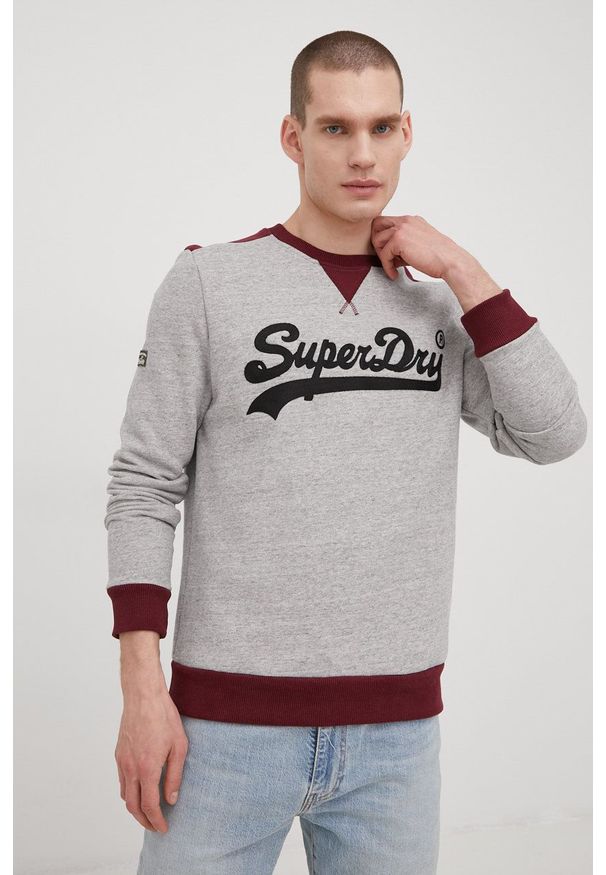 Superdry bluza męska kolor szary z aplikacją. Okazja: na co dzień. Kolor: szary. Wzór: aplikacja. Styl: casual