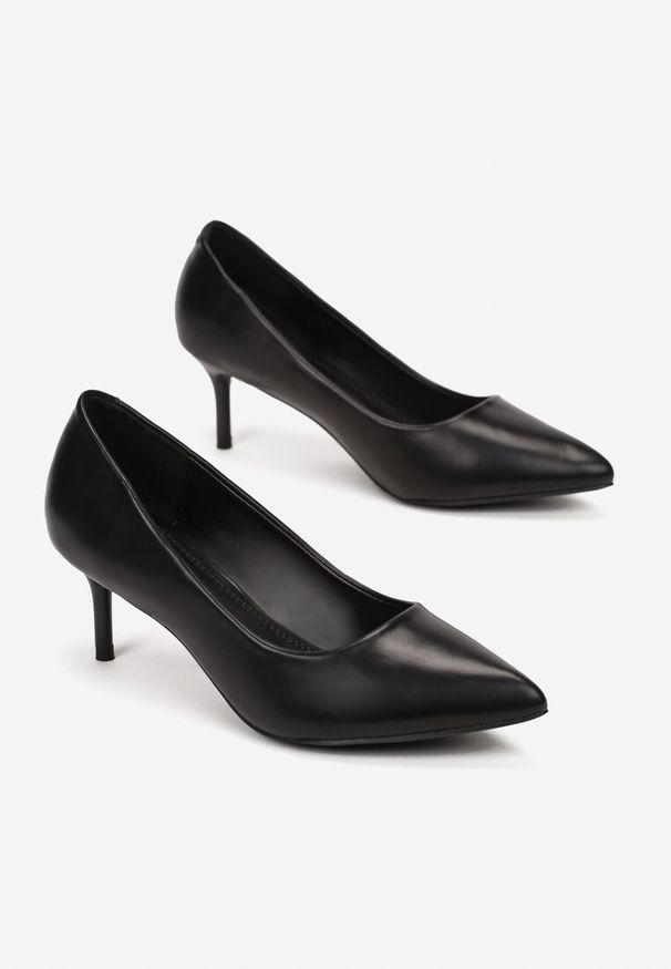 Renee - Czarne Szpilki Kalineira. Nosek buta: szpiczasty. Zapięcie: bez zapięcia. Kolor: czarny. Wzór: jednolity. Obcas: na szpilce. Wysokość obcasa: średni