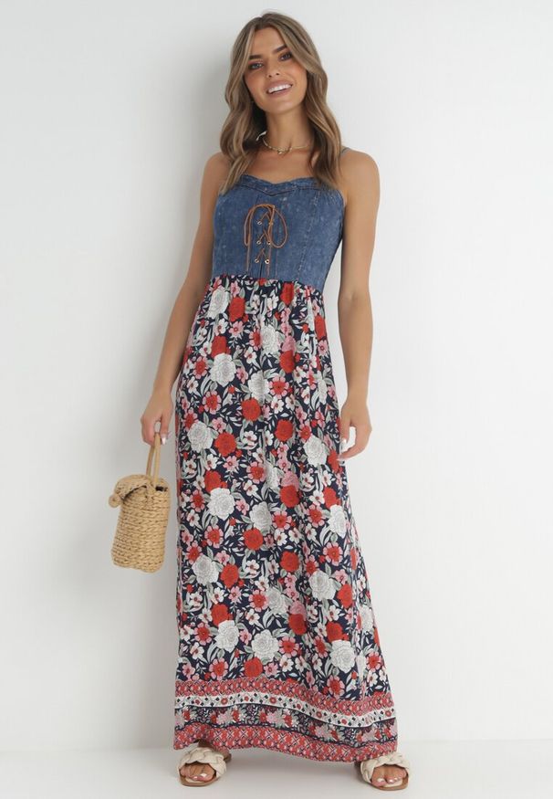 Born2be - Granatowa Sukienka Giric. Typ kołnierza: dekolt gorset. Kolor: niebieski. Materiał: jeans. Długość rękawa: na ramiączkach. Wzór: aplikacja, kwiaty. Typ sukienki: rozkloszowane, gorsetowe. Styl: boho. Długość: maxi