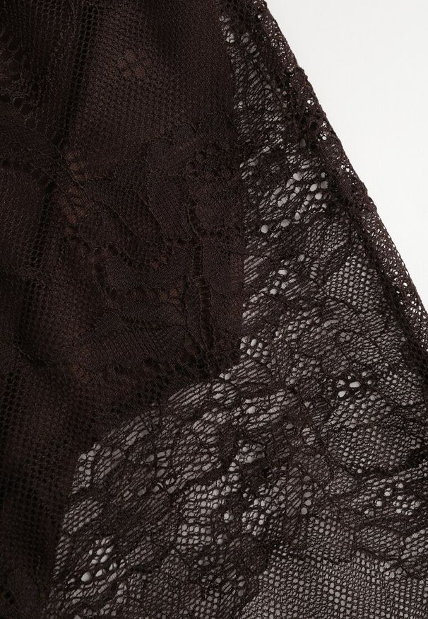 Renee - Brązowe Spodnie High Waist o Kroju Dzwonów z Koronki Ferella. Okazja: na randkę. Stan: podwyższony. Kolor: brązowy. Materiał: koronka. Wzór: koronka. Styl: elegancki, klasyczny