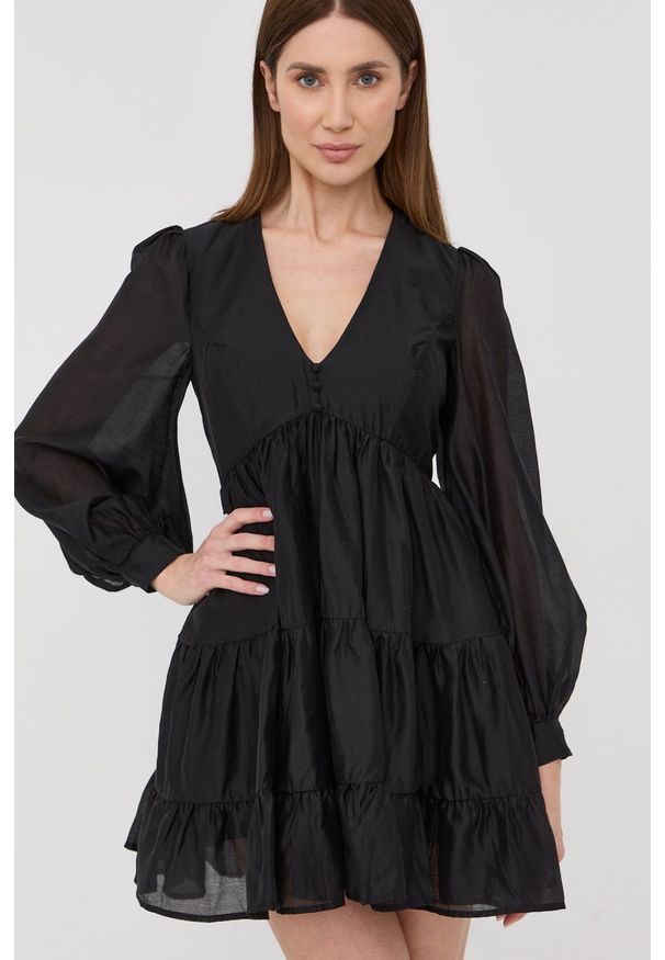 BARDOT - Bardot sukienka kolor czarny mini rozkloszowana. Kolor: czarny. Materiał: tkanina. Typ sukienki: rozkloszowane. Długość: mini