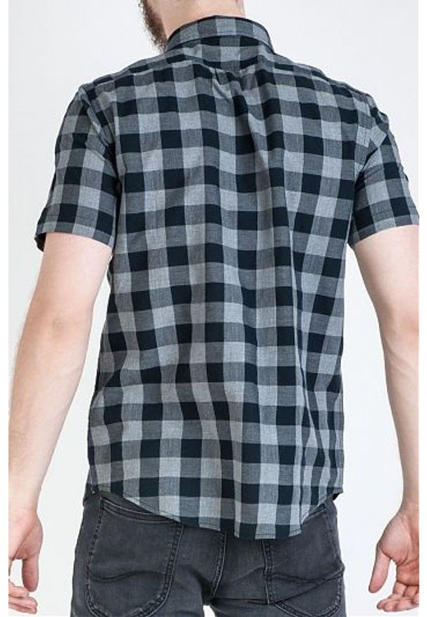 Lee - LEE BUTTON DOWN SS MĘSKA KOSZULA MATERIAŁOWA W KRATĘ BLACK L886GB01 112123631. Typ kołnierza: button down. Materiał: materiał